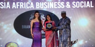 Bong woman receives the Black Swan Award for “Women Empowerment” in UAE Bong woman receives the Black Swan Award for “Women Empowerment” in UAE