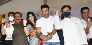 Cabinet Minister of Tourism and Environment Aditya Thackeray, Shri Rajesh Tope Health Minister, Deputy Chief Minister Ajit Pawar, Amit Deshmukh Cultural Minister and Dr Sunita Dube launch Balloon Festival & Fit Maharashtra at Gateway of India Dr Sunita Dube launch Balloon Festival & Fit Maharashtra at Gateway of India