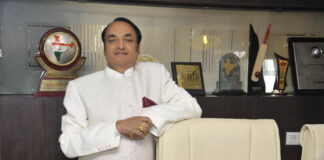 Moradabad activist Arvind Goel distributes 1,000 mud pots to give birds water Moradabad activist Arvind Goel distributes 1000 mud pots to give birds water