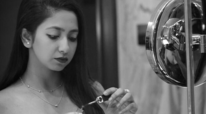 The Artist Who Built Her Music Career Between a 9-to-5, a College Loan and a Room That Became Her First Studio